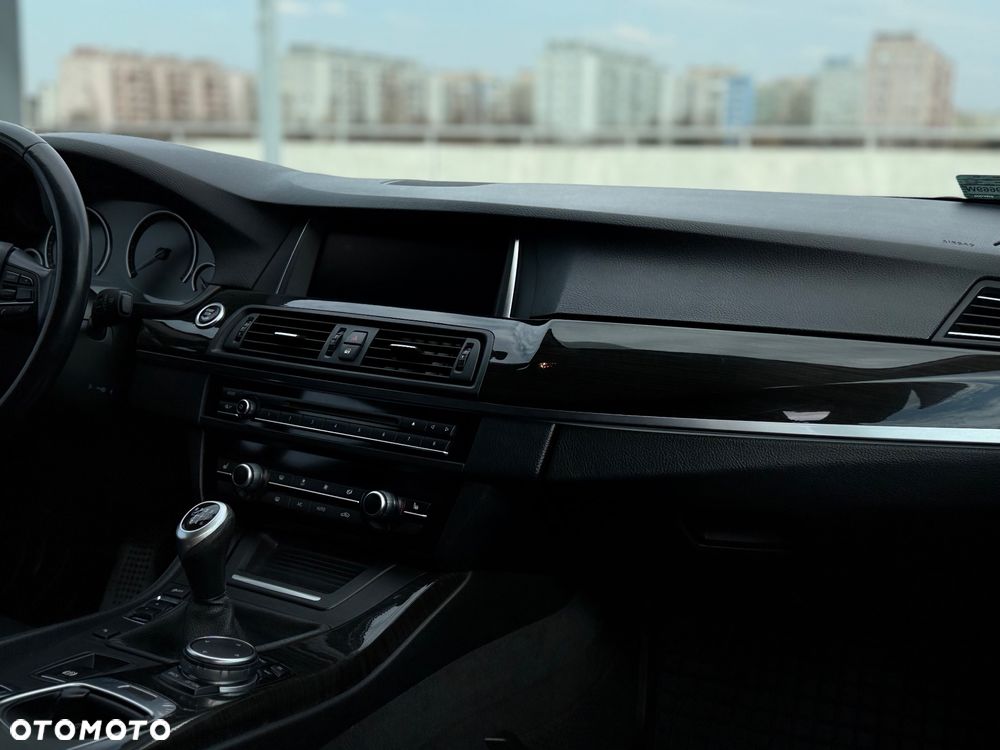 BMW Seria 5 520d Luxury Line - 32