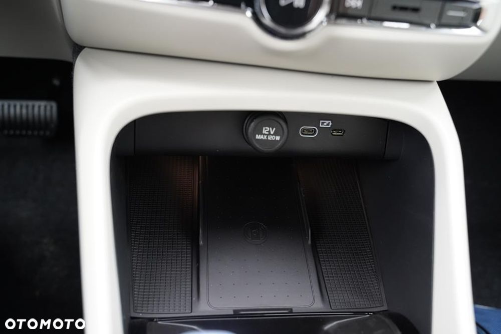 Volvo XC 40 B3 Plus Dark - 19