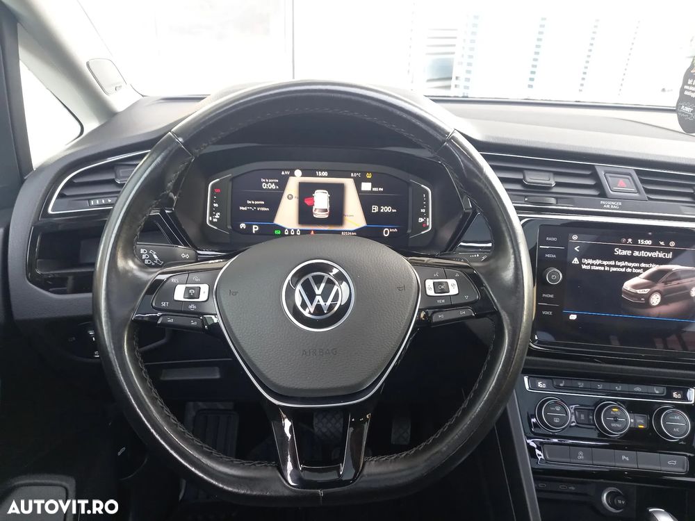 Volkswagen Touran - 11
