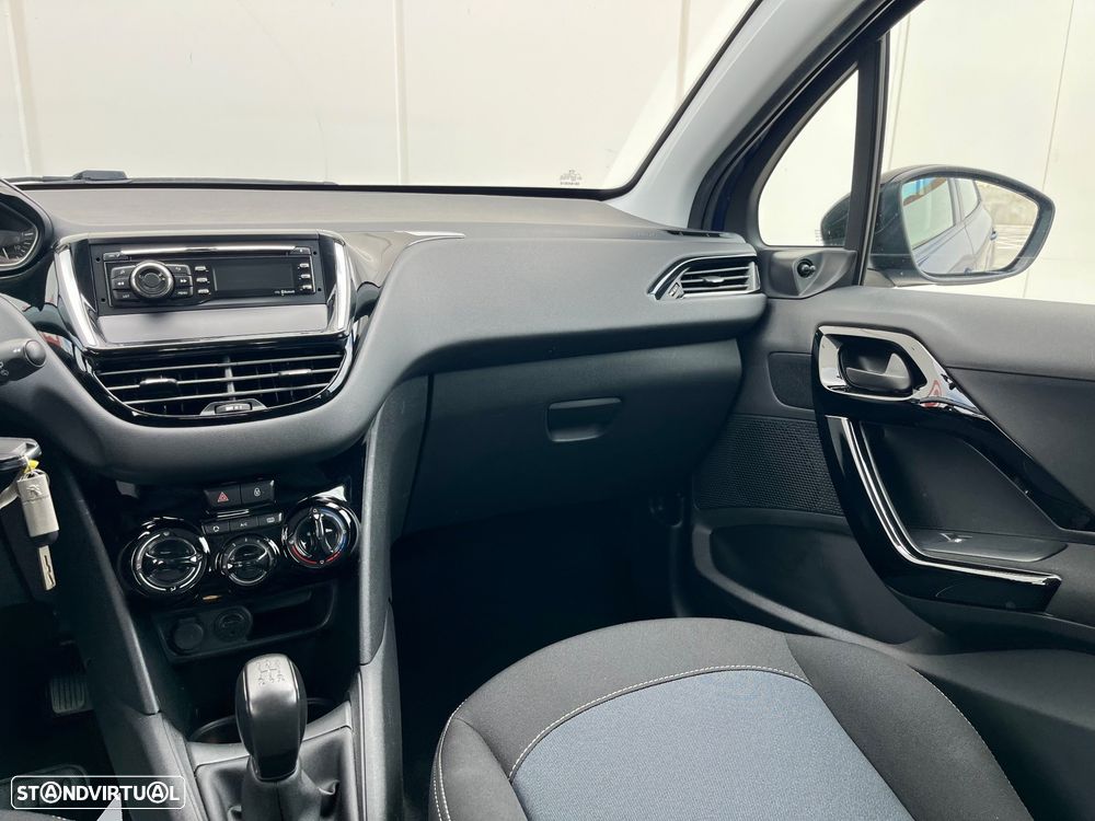 Peugeot 208 1.2 PureTech Access - 21
