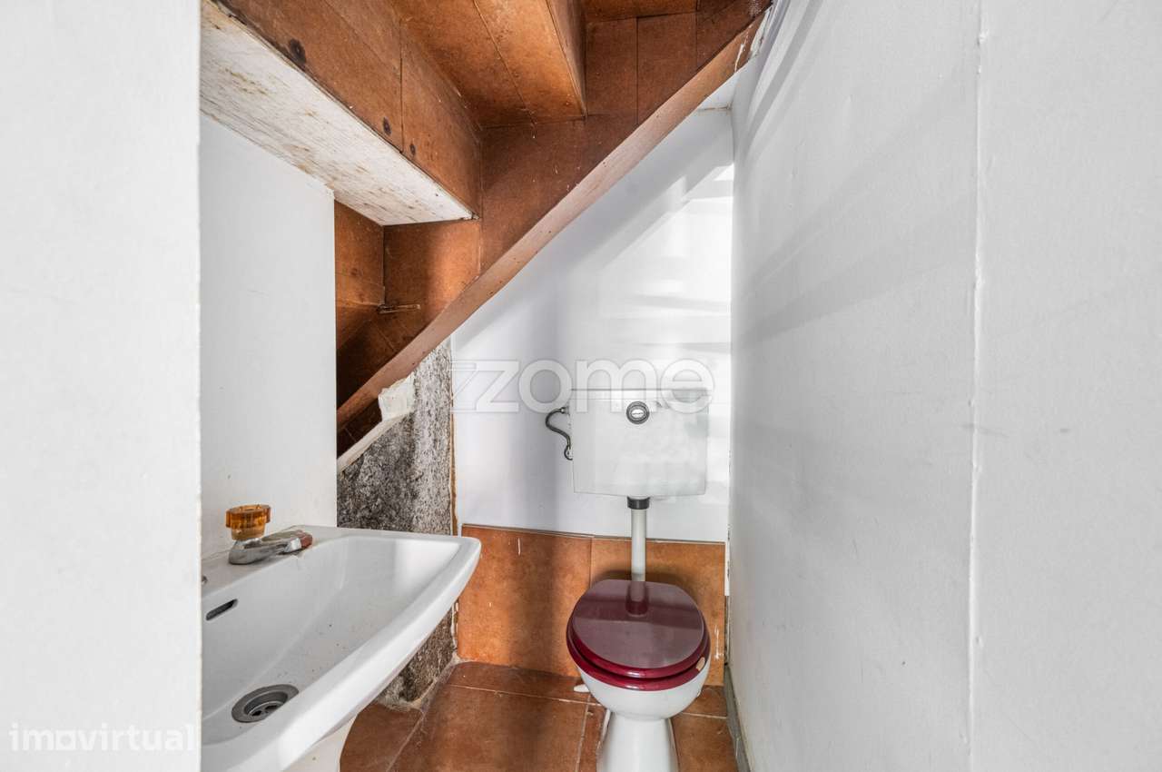 Prédio com 3 Frações Autónomas no Centro Histórico de Guimarães - Grande imagem: 5/52