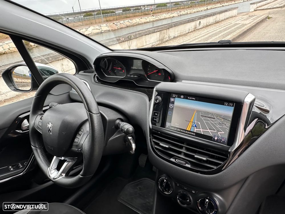 Peugeot 208 1.4 HDi SE Style - 24