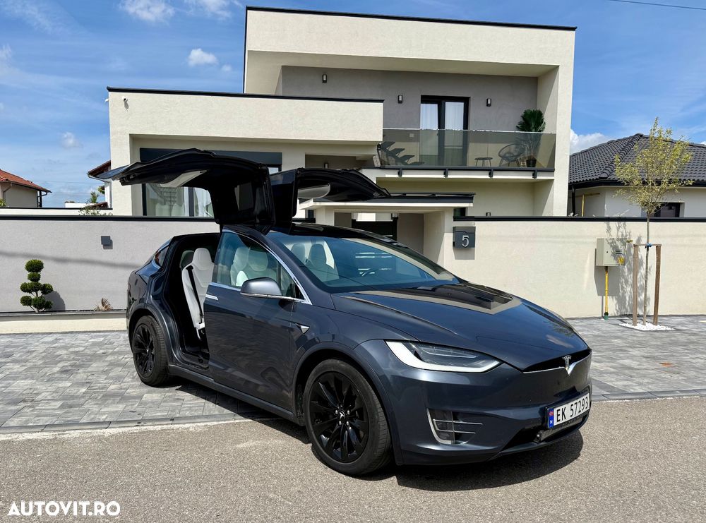 Tesla Model X - 1