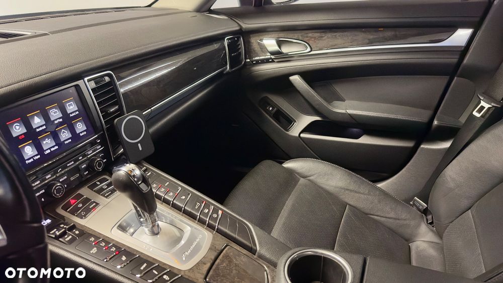 Porsche Panamera PDK Platinum Edition - 13