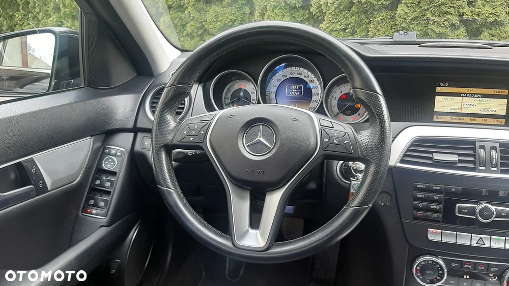 Mercedes-Benz Klasa C 180 CGI BlueEFFICIENCY Avantgarde - 22