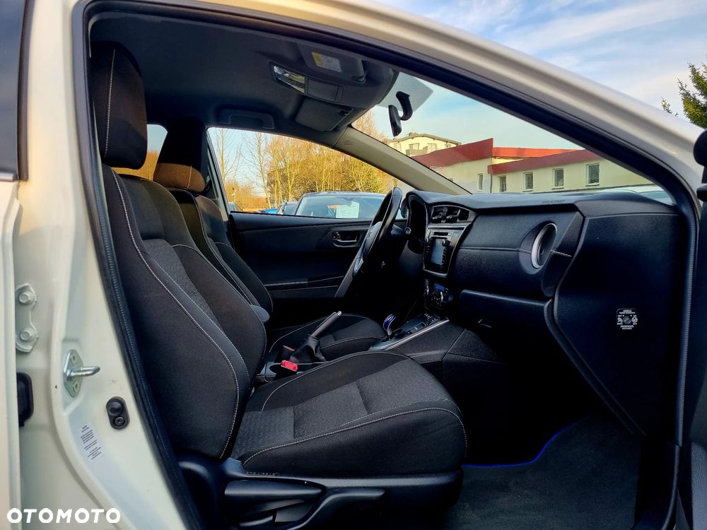 Toyota Auris - 11