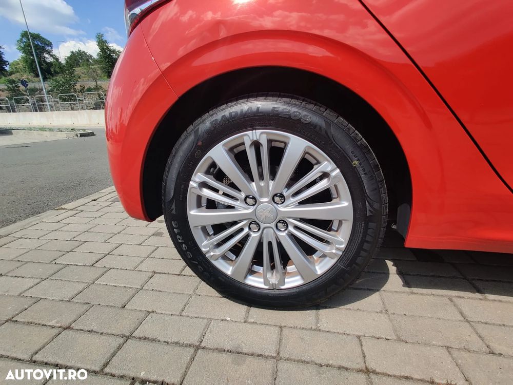 Peugeot 208 1.2 L PureTech Turbo STT Allure - 8
