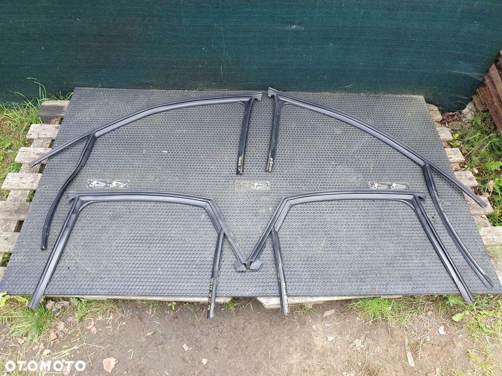 Ramka Uszczelka Szyby Drzwi Prowadnica Guma AUDI A4 B8 Sedan Kombi