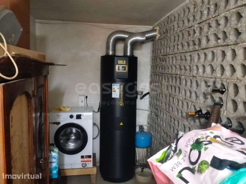 Moradia de dois pisos T1 e T4 com duas entradas independentes - Grande imagem: 4/14
