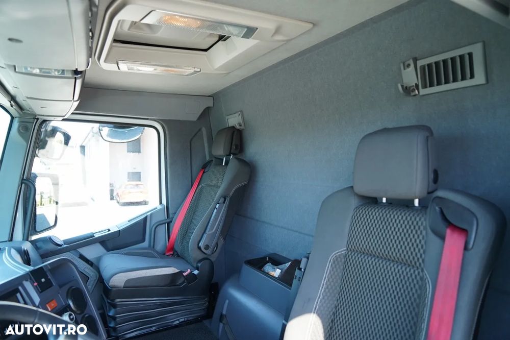 Renault T 430 / 6x2 / REFRIGERAT -9 M / UNITATE CARRIER SUPRA 1250 / platformă elevatoare / oblon rulant / punte de ridicare / direcție - 28