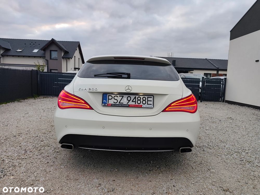 Mercedes-Benz CLA 200 7G-DCT AMG Line - 11