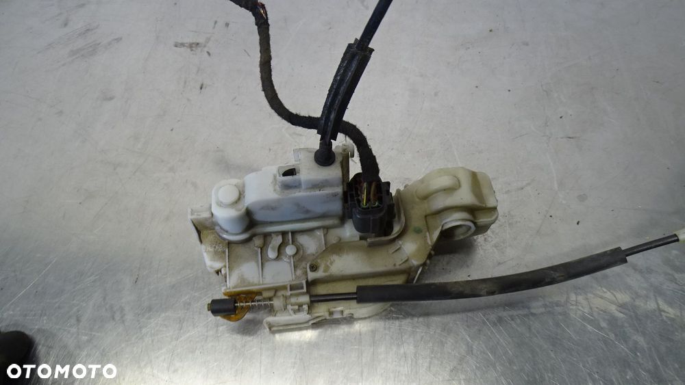 ZAMEK LEWY PRZÓD DRZWI FIAT GRANDE PUNTO 1.4 - 5