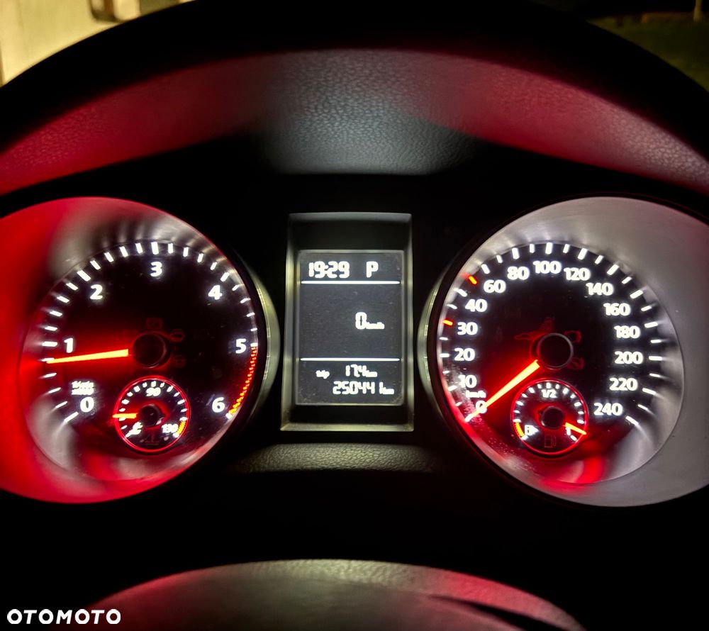 Volkswagen Golf - 6