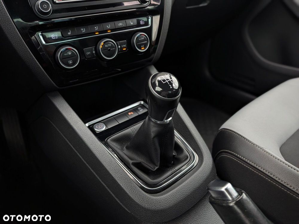 Volkswagen Jetta 1.4 TSI BMT Highline - 26