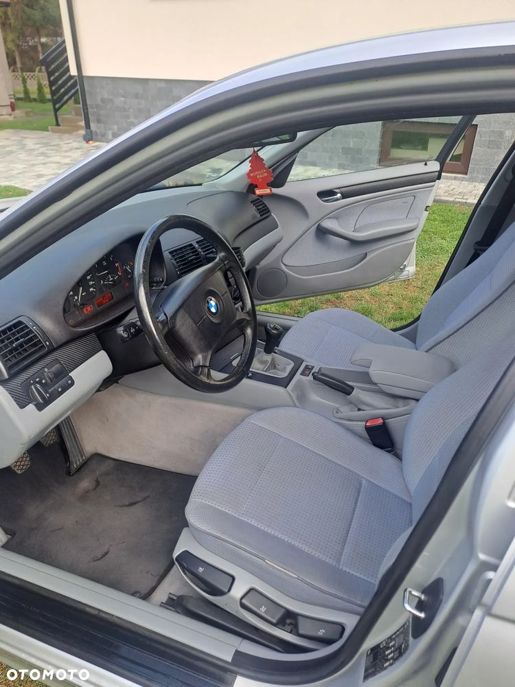 BMW Seria 3 318i - 7