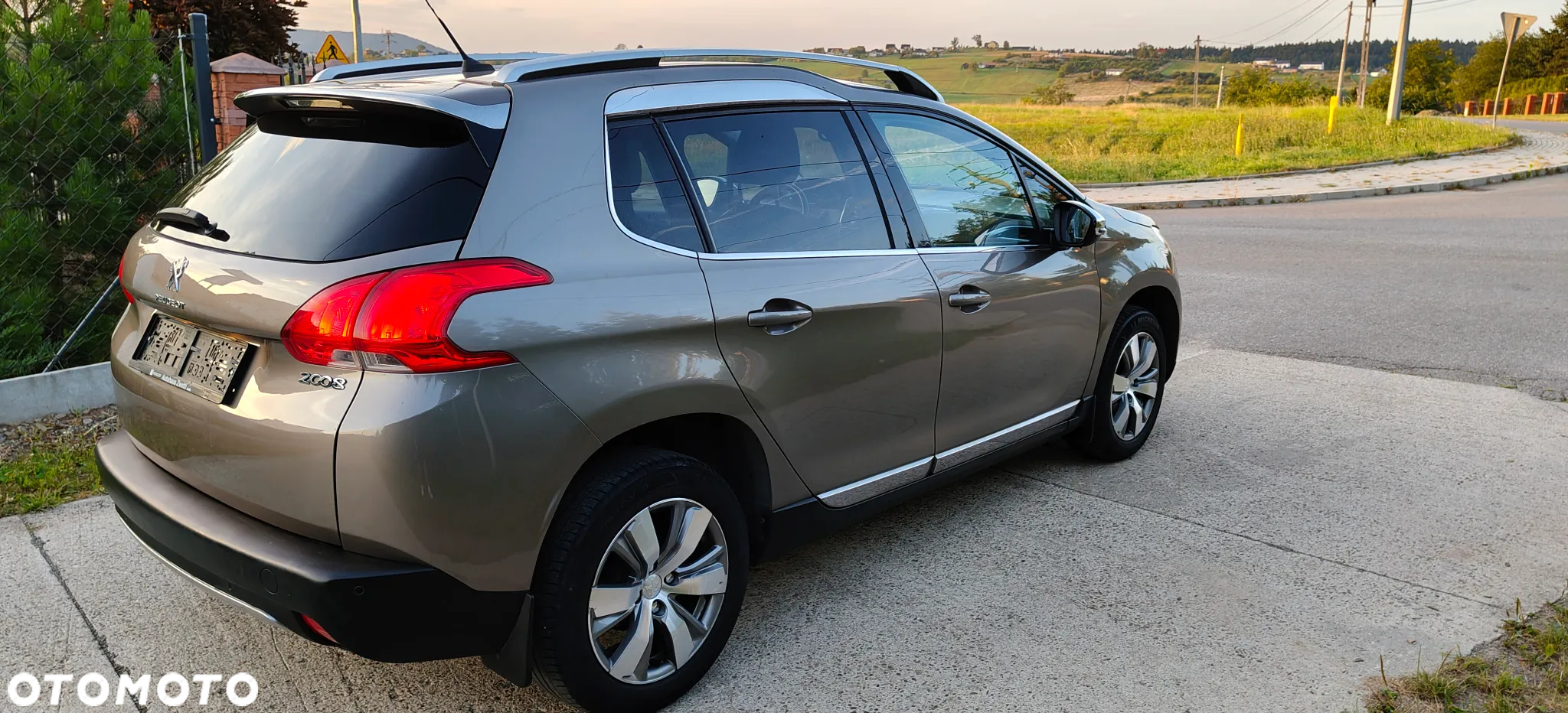 Peugeot 2008 1.6 e-HDi Allure S&S - 5