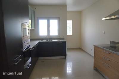 Moradia T3 em Azeitão (condomínio privado com jardim e garagem) - Grande imagem: 4/24