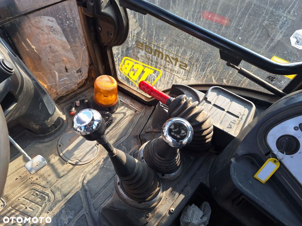 JCB 3Cx 4X4 - 17
