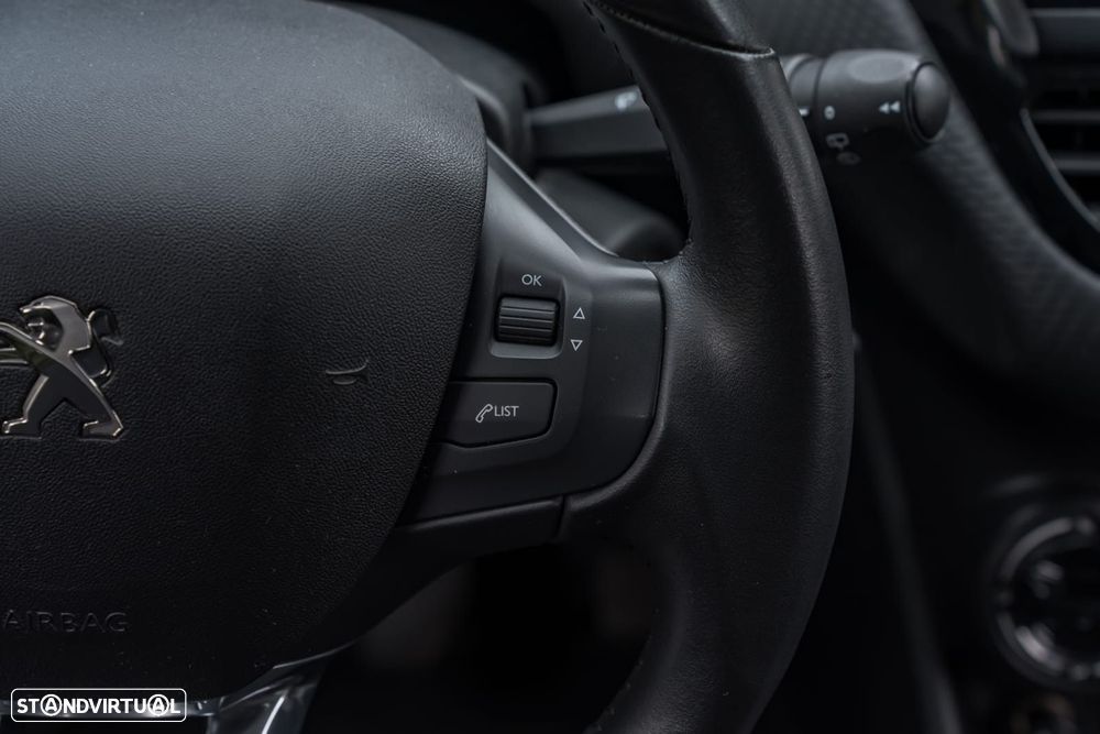 Peugeot 208 1.2 PureTech Signature - 35