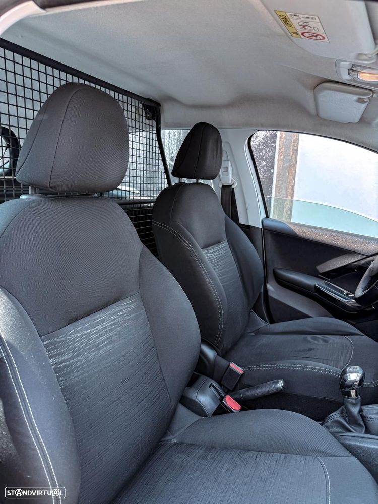 Peugeot 208  VAN - 3