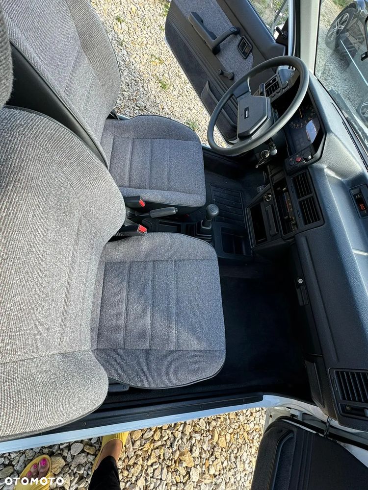 Mazda 323 1.3 LX - 8