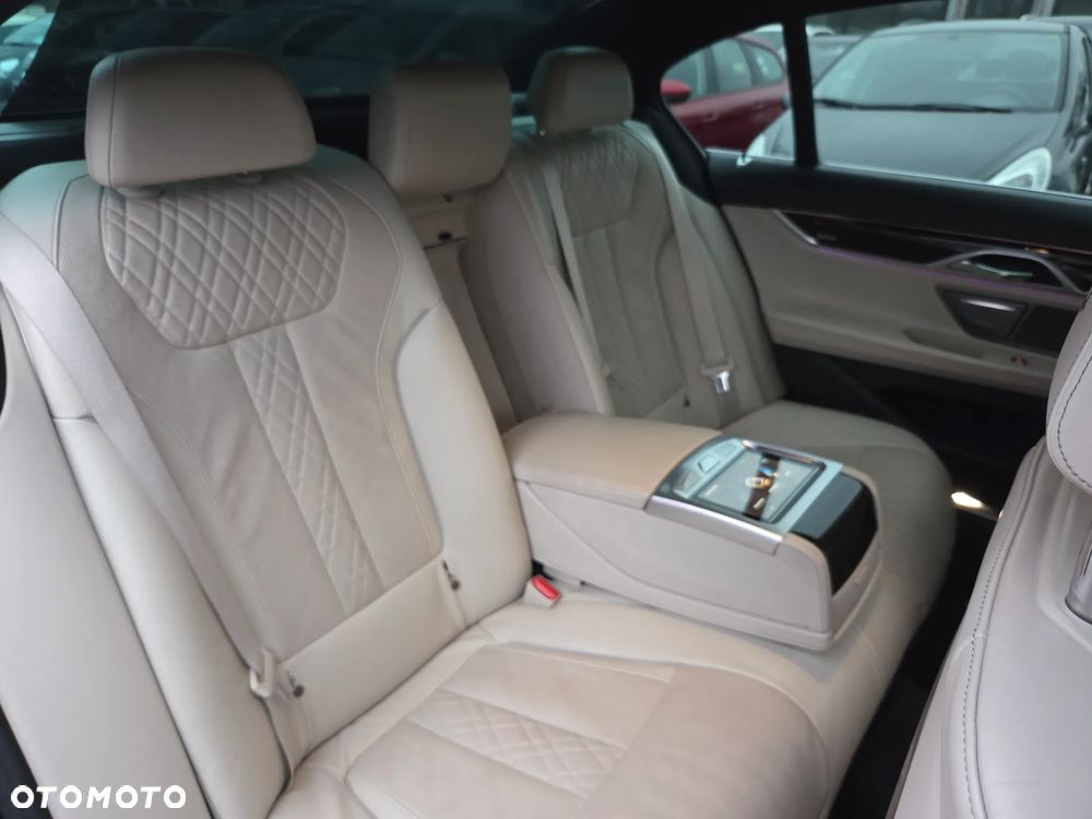 BMW Seria 7 740d xDrive - 13