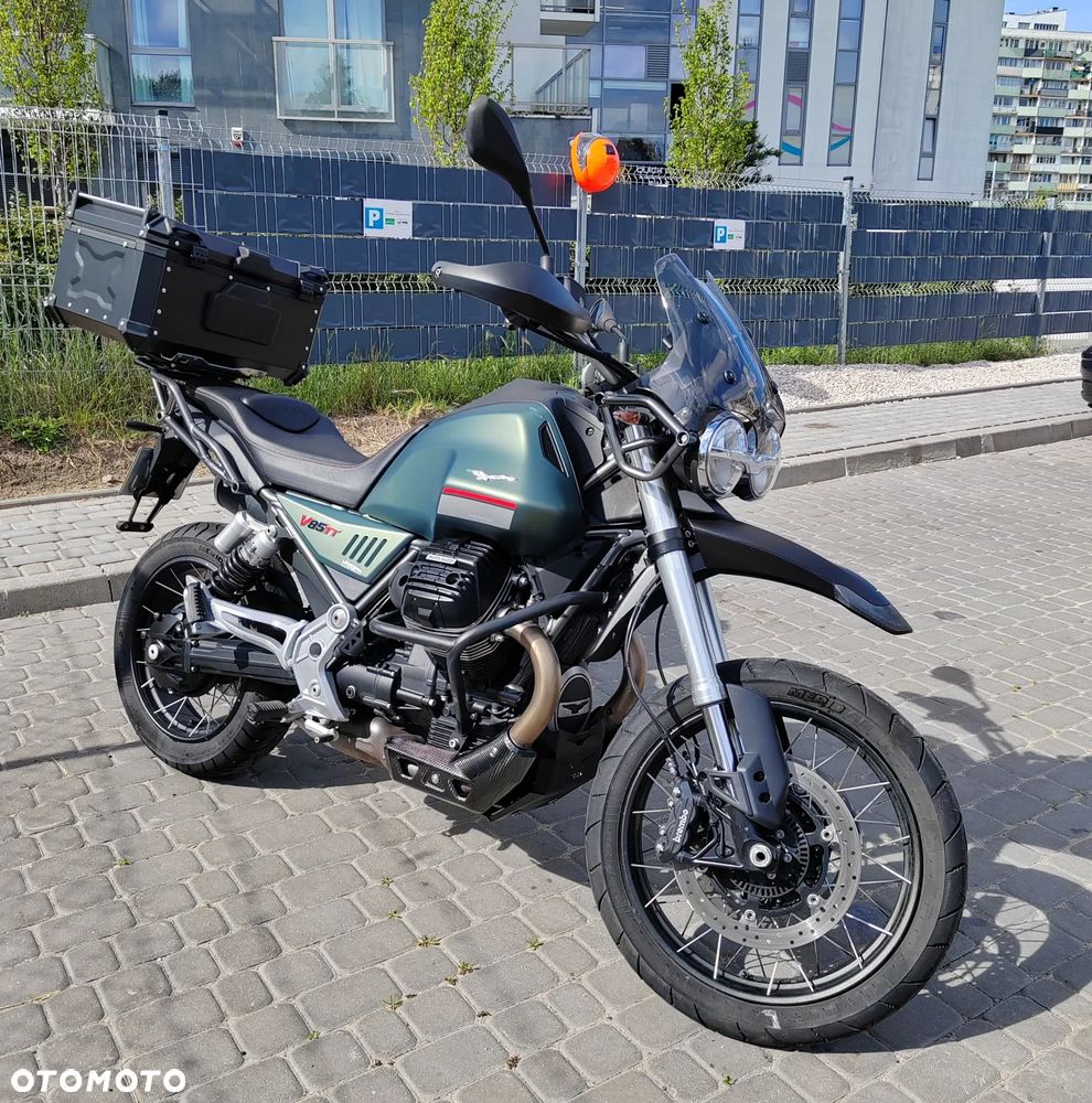 Moto Guzzi V85 - 1
