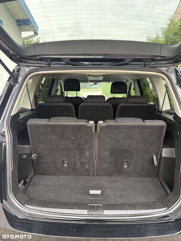 Volkswagen Touran - 28