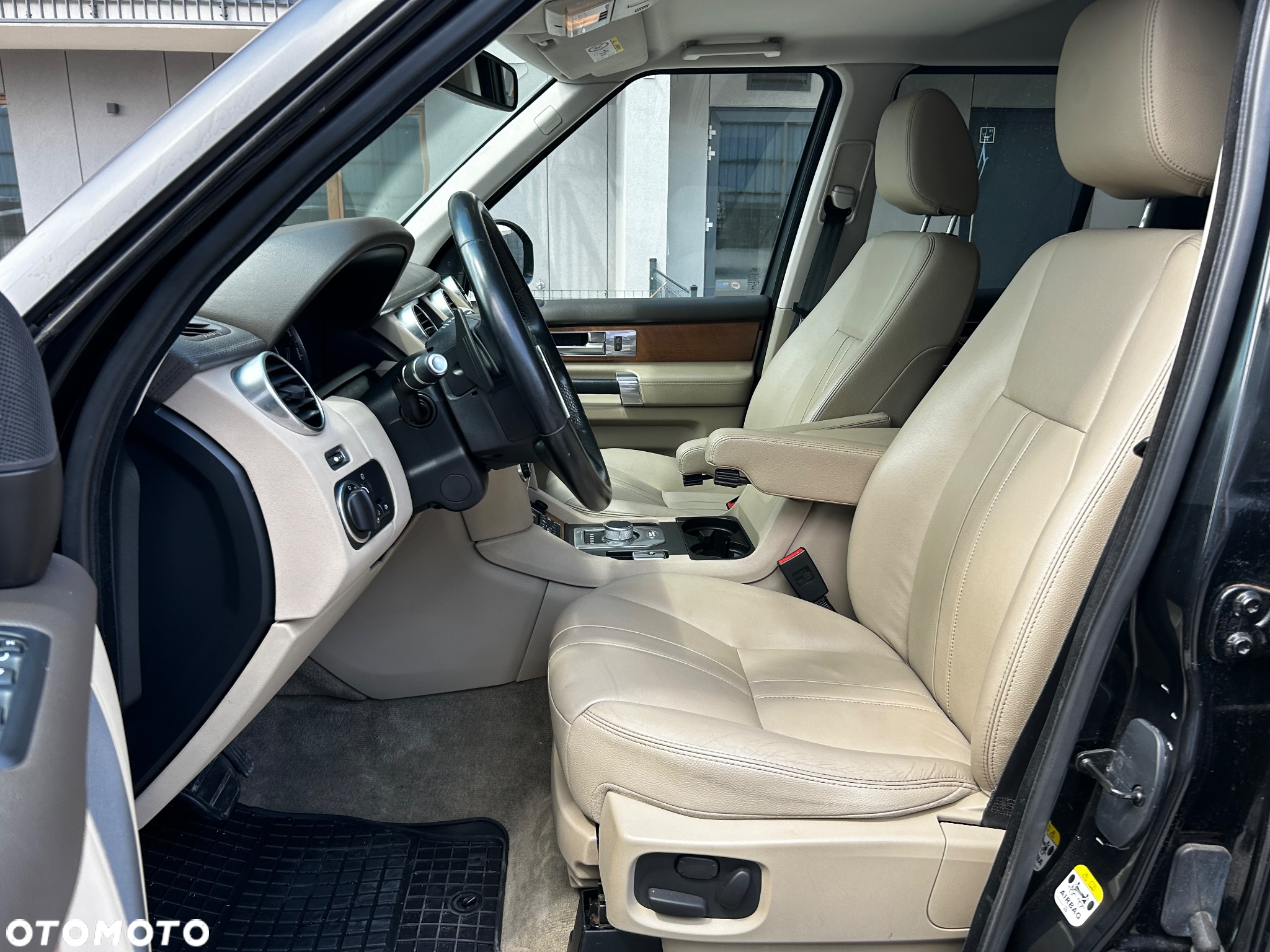 Land Rover Discovery IV 3.0 V6 SC HSE - 22
