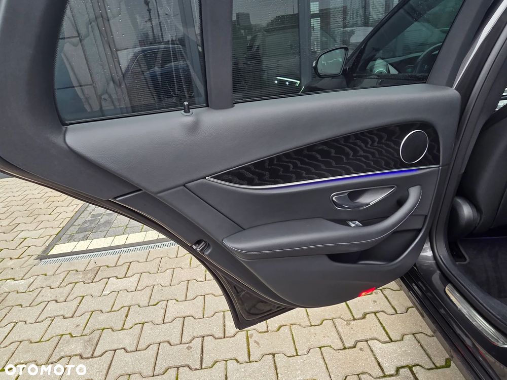 Mercedes-Benz Klasa E 300 de 4-Matic AMG/Avantgarde - 19