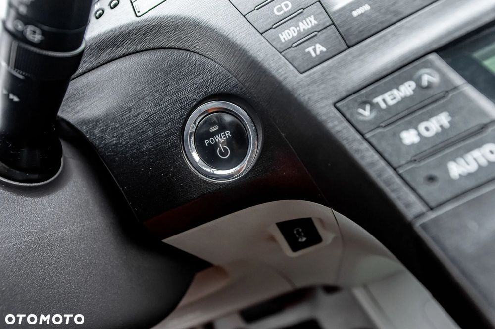 Toyota Prius (Hybrid) Life - 31