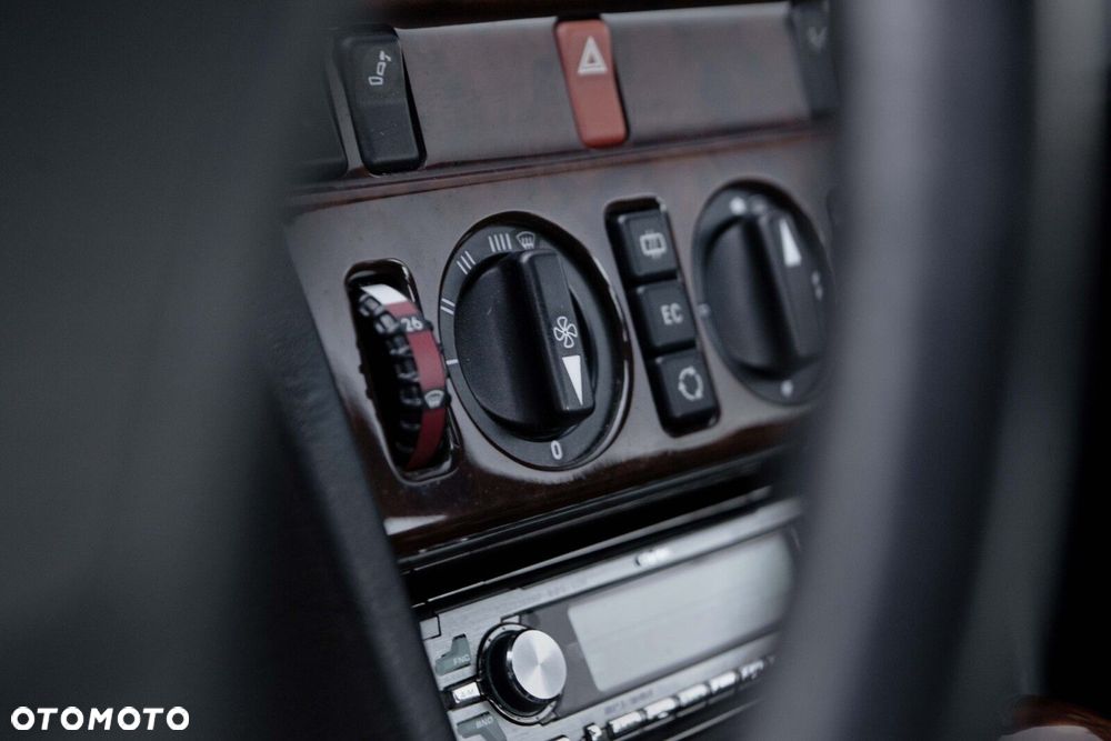 Mercedes-Benz W124 (1984-1993) - 29