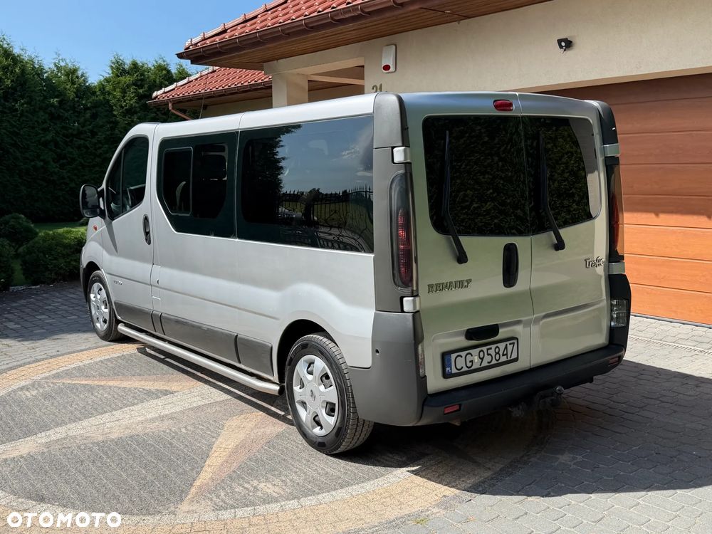 Renault Trafic Passenger - 14
