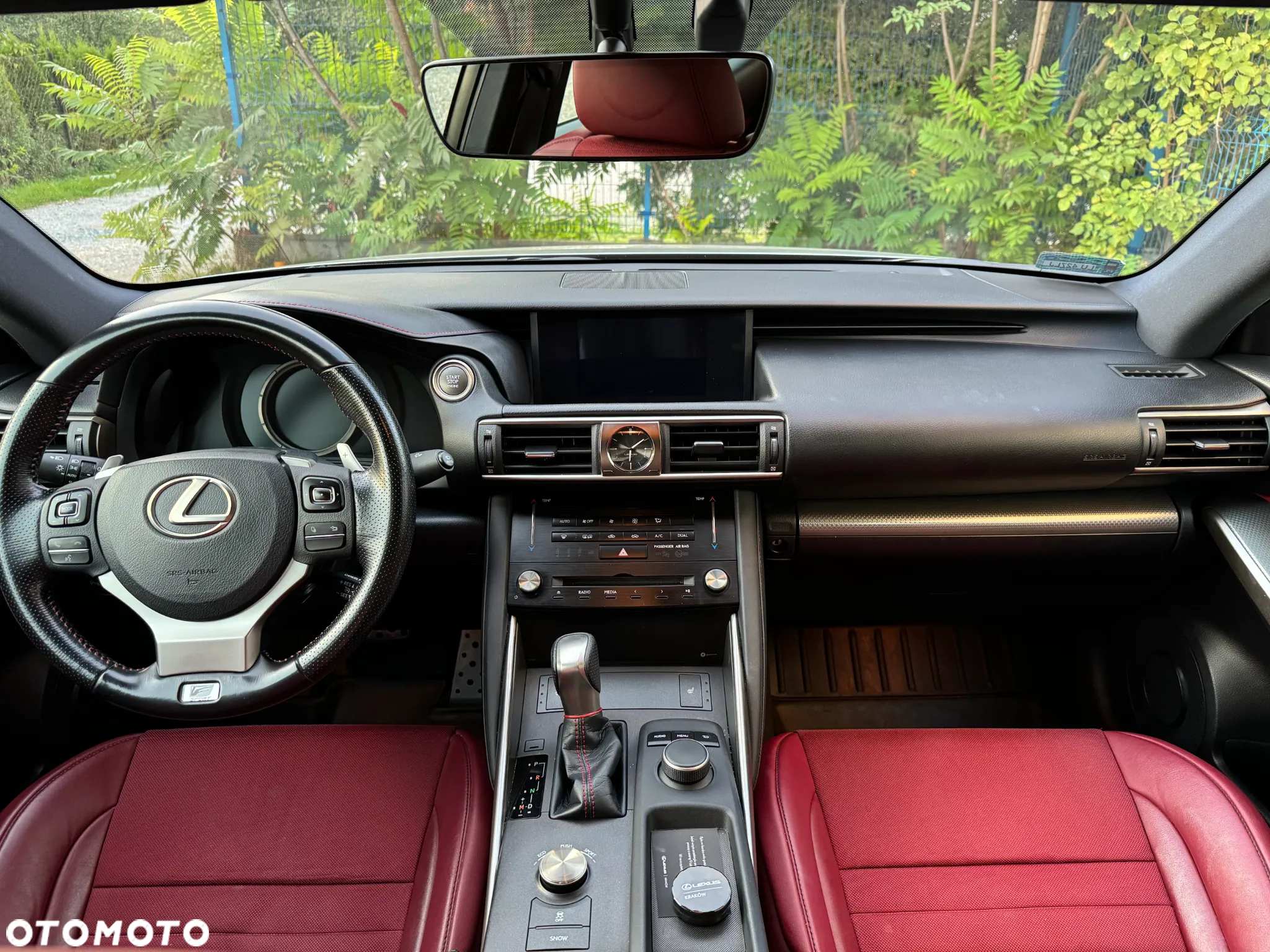 Lexus IS 200t / 300 F Sport - 9