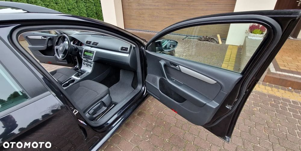 Volkswagen Passat 1.6 TDI BMT Trendline - 19