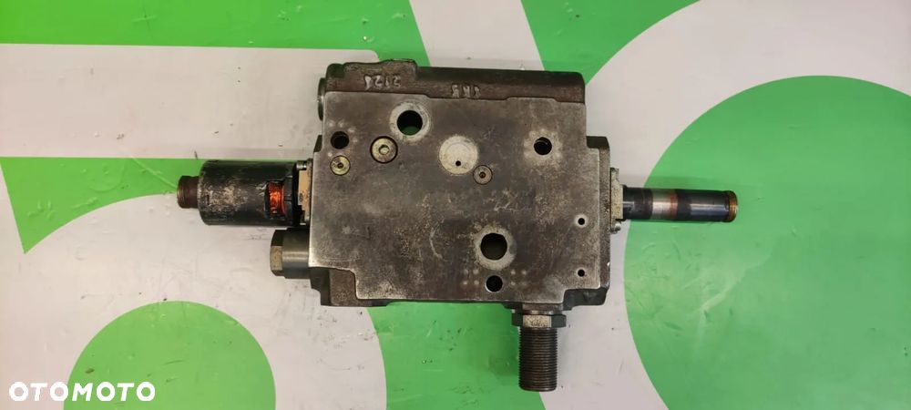 ZAWÓR STERUJĄCY Bosch 0521610811 G716961030011 Fendt 924 Vario - 1