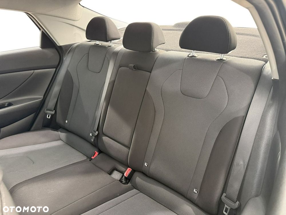 Hyundai Elantra - 13