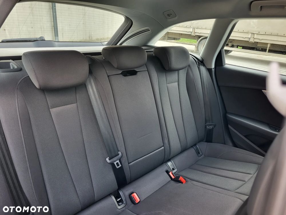 Audi A4 Avant 40 TDI quattro S tronic - 37