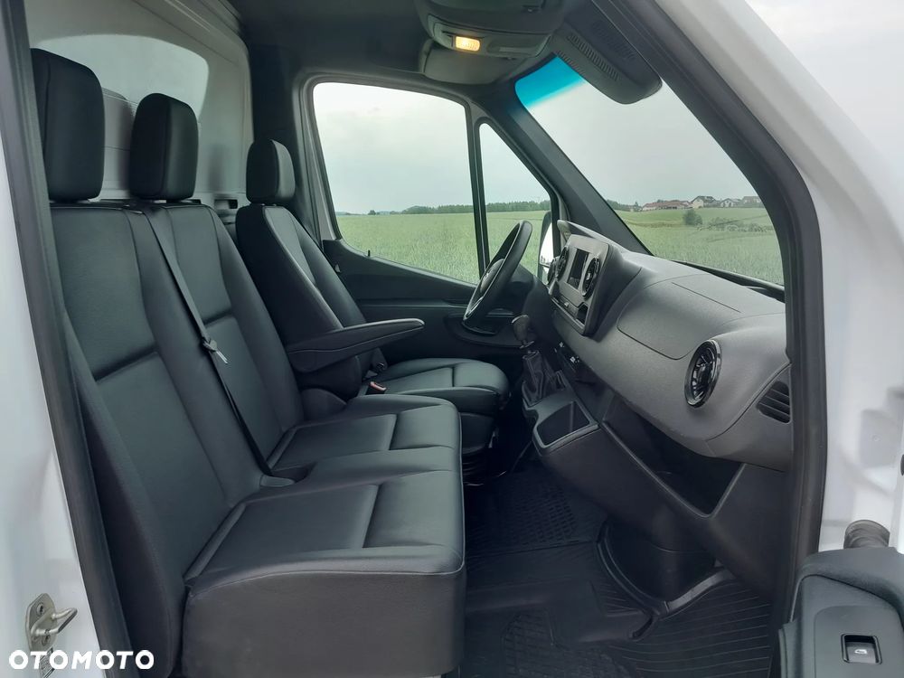 Mercedes-Benz Sprinter - 10