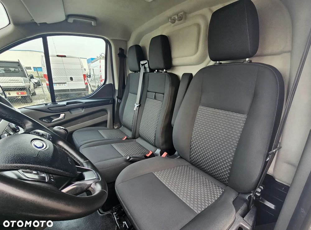 Ford TRANSIT CUSTOM - 9