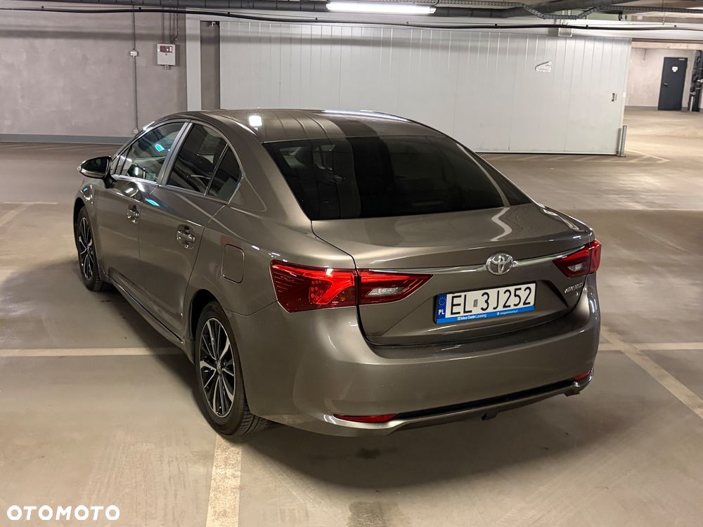 Toyota Avensis 2.0 D-4D Premium - 18