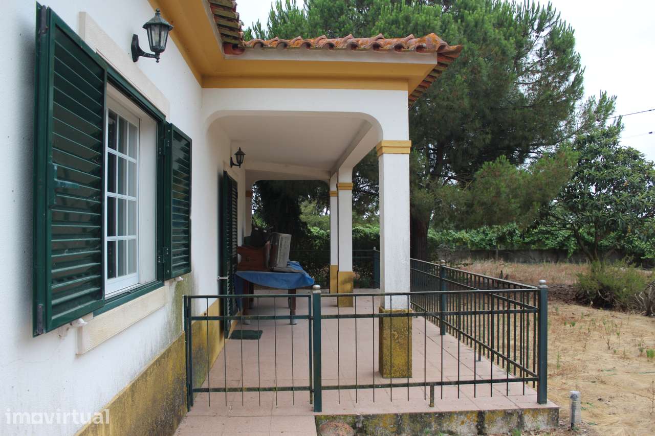 Moradia isolada com garagem e jardim em Azeitão - Grande imagem: 3/28