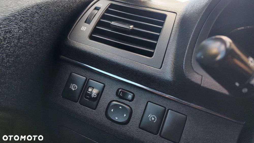 Toyota Avensis 1.8 Sol plus NAVI - 26