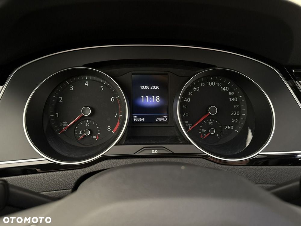 Volkswagen Passat - 16