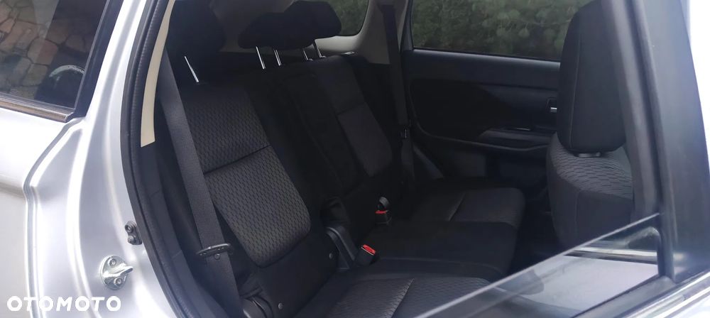 Mitsubishi Outlander 2.0 Intense 4WD CVT - 18