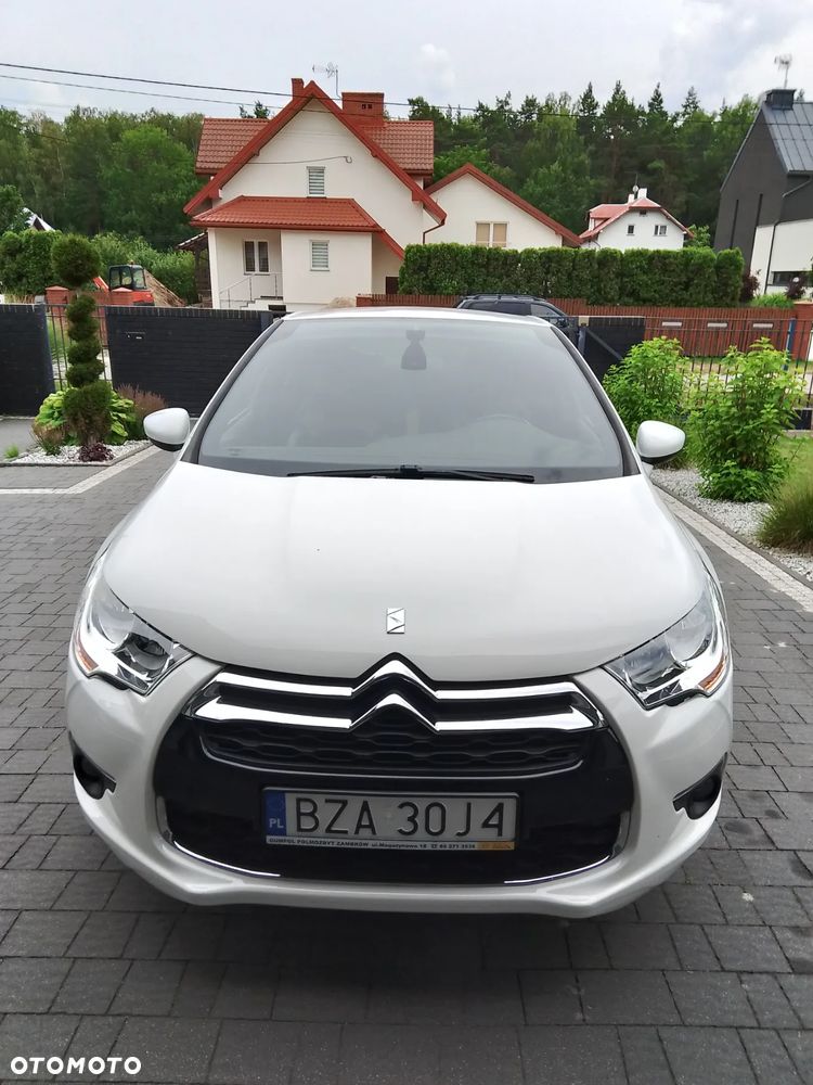 Citroën DS4 e-HDi 110 SoChic - 8