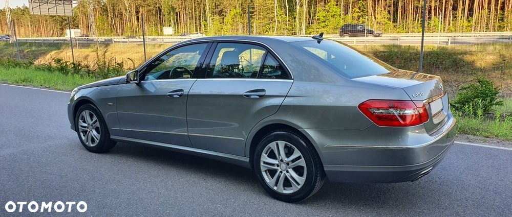 Mercedes-Benz Klasa E 250 CGI BlueEFFICIENCY Avantgarde - 8