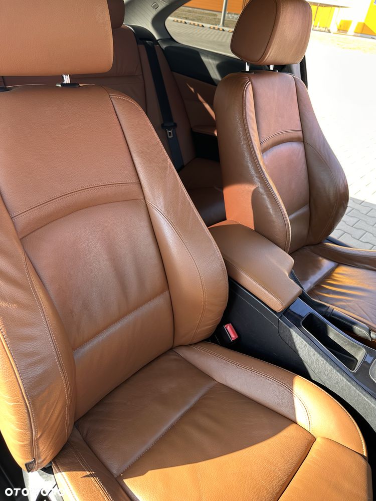 BMW Seria 3 320i - 24