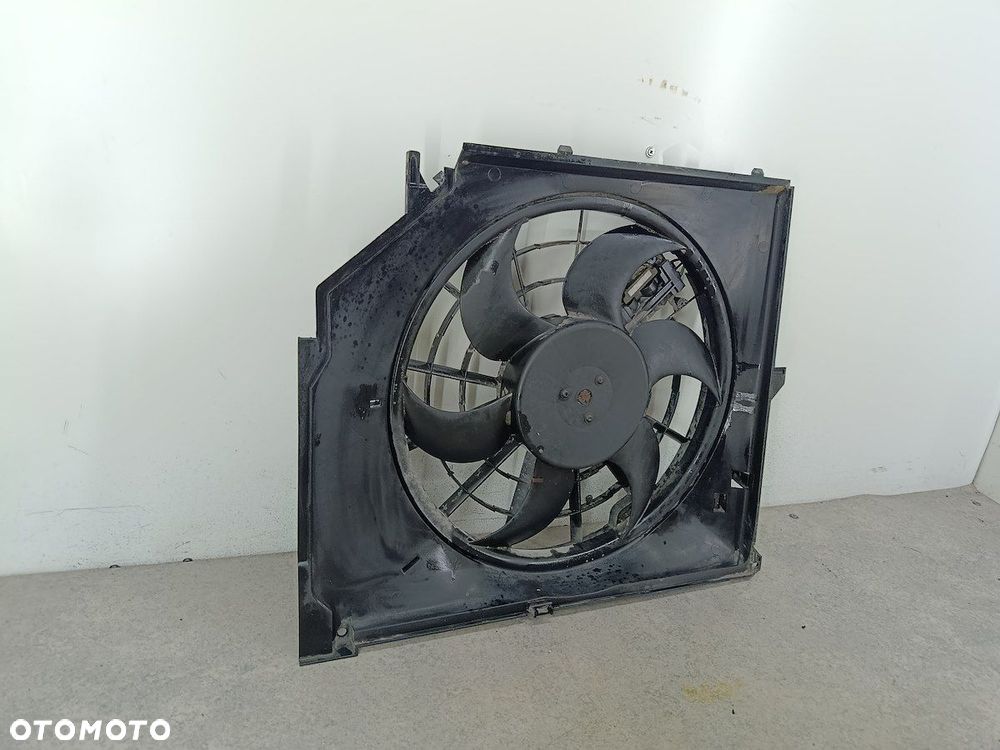 WENTYLATOR CHŁODNICY BMW 3 E46 1559954.38 0130303827  BOSCH 1.9 8V - 2