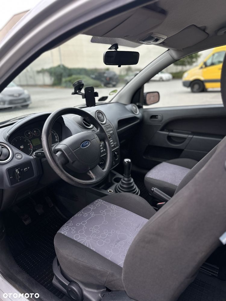 Ford Fiesta 2006 photo 4
